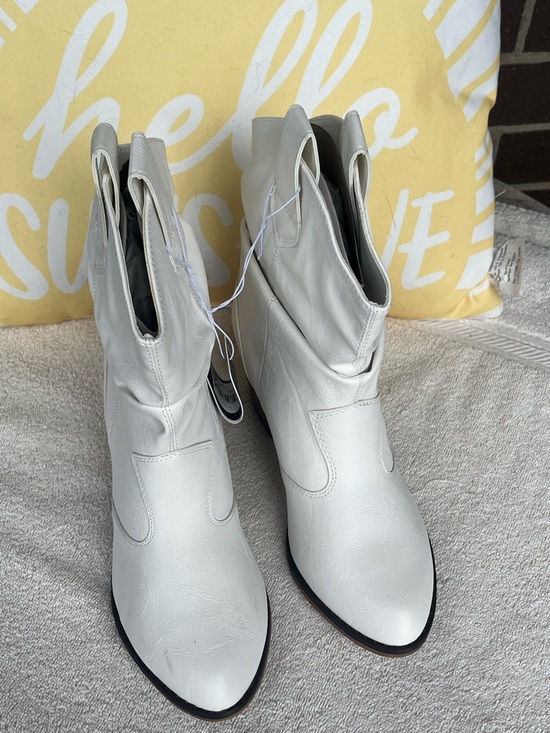 Charles Albert Shoes - Charles Albert White Pointed-Toe Western Ankle Boots